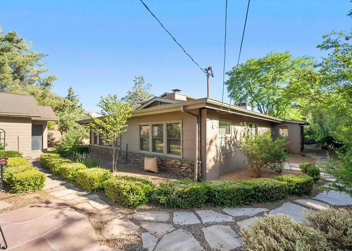 Ferienhaus Upscale Uptown Retreat With Hottub And Views *