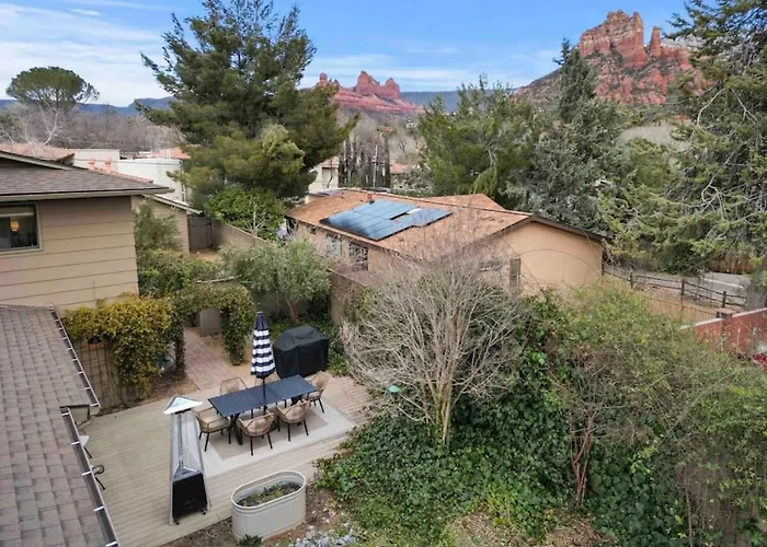 Upscale Uptown Retreat With Hottub And Views *