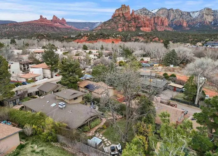 Upscale Uptown Retreat With Hottub And Views Sedona
