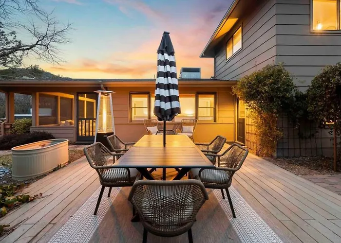 Upscale Uptown Retreat With Hottub And Views Ferienhaus Sedona