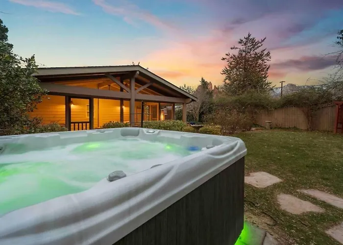 Ferienhaus Upscale Uptown Retreat With Hottub And Views *