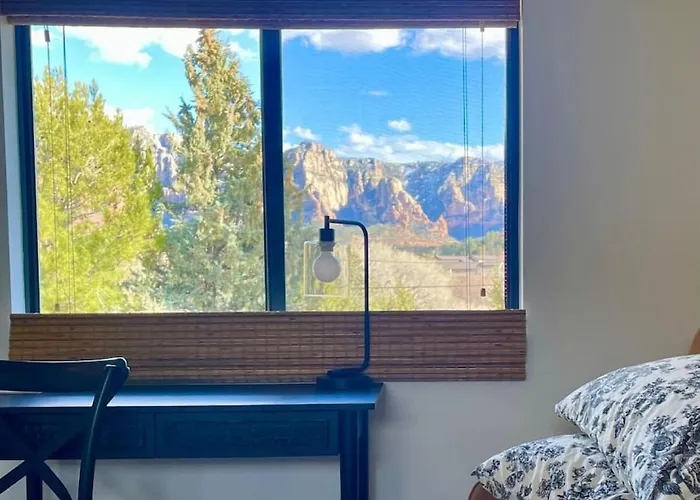 Upscale Uptown Retreat With Hottub And Views Sedona